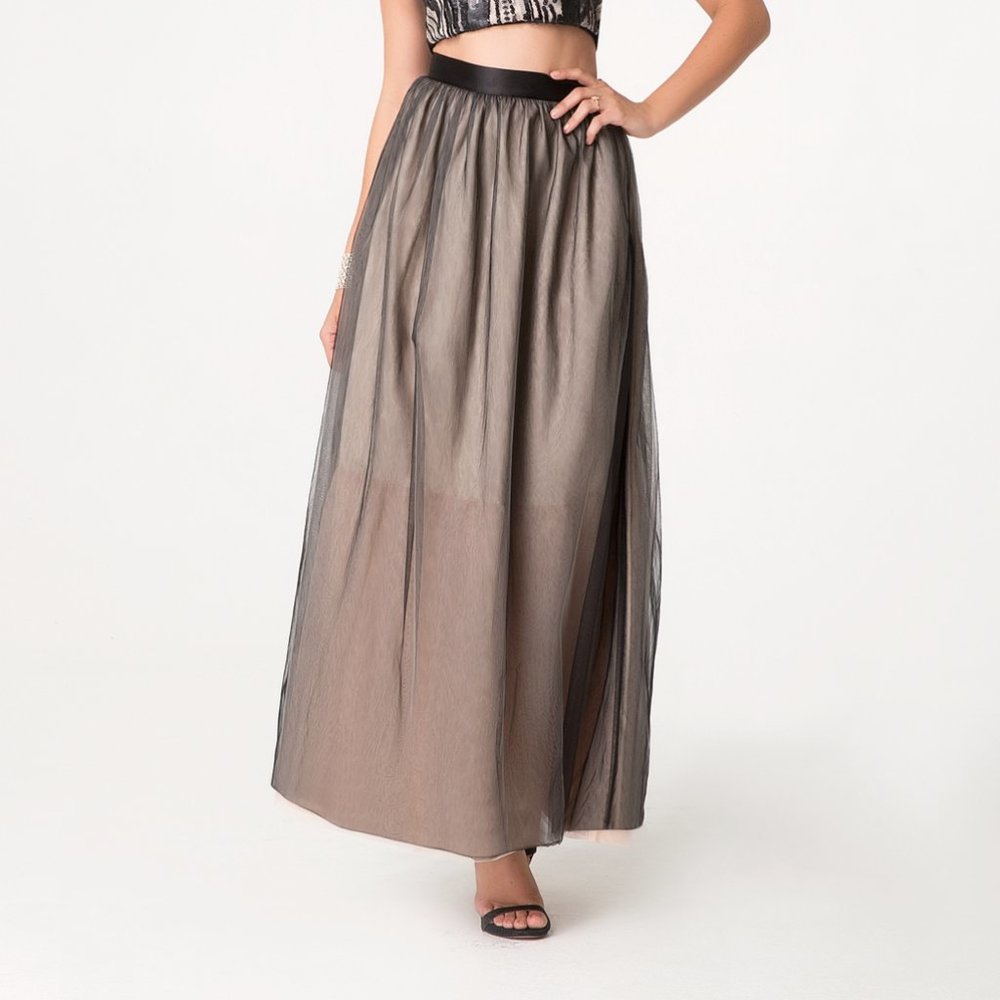 bebe layered Tulle/Puffy long skirt.